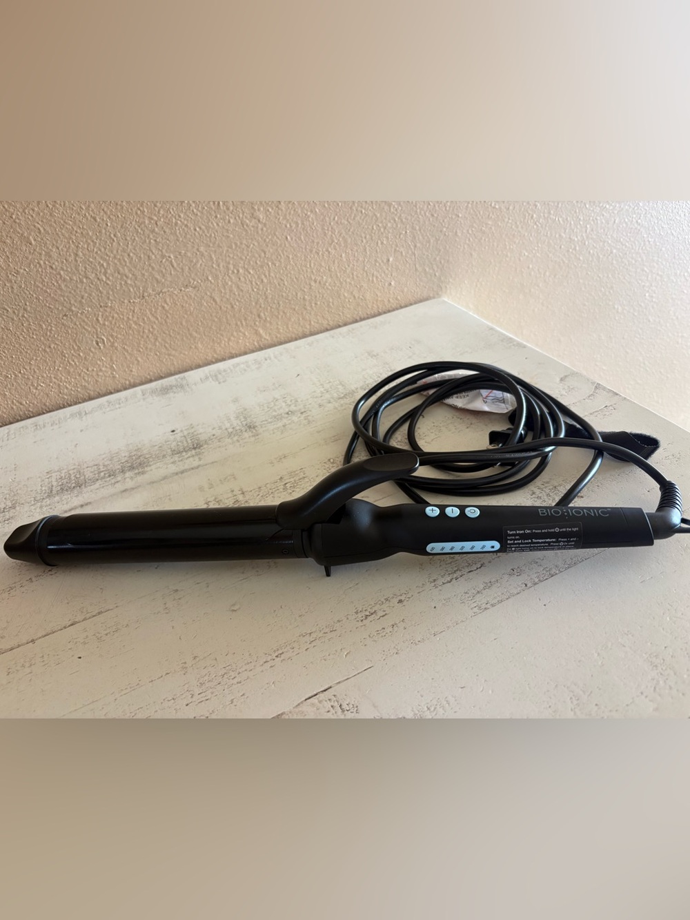 Bio Ionic Black Ceramic Curling Iron - Black